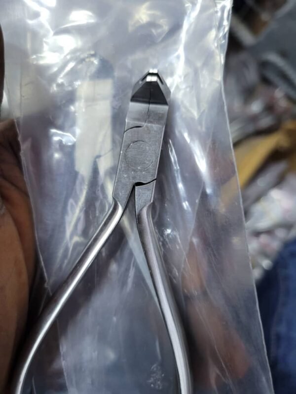 Distal End Wire Cutter